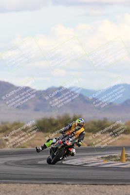 media/Nov-16-2025-Race Pace (Sun) [[8c5fa54630]]/Non Verified Riders (1st 20 Minutes)/5-Turn 15 (110pm)/